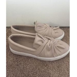 mia zori slip on sneaker